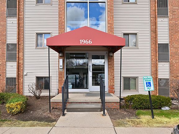 3rd image of 1966 Klingensmith Rd Unit 18C