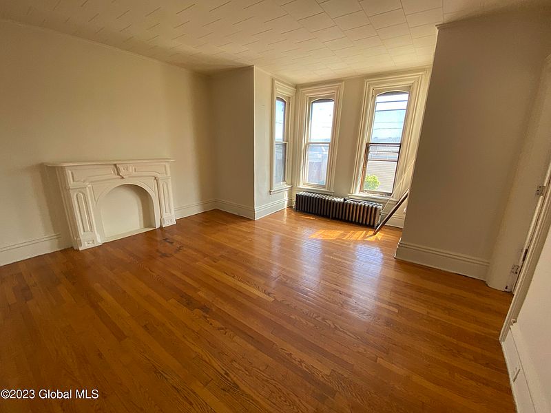 3rd image of 519-521 23rd Street