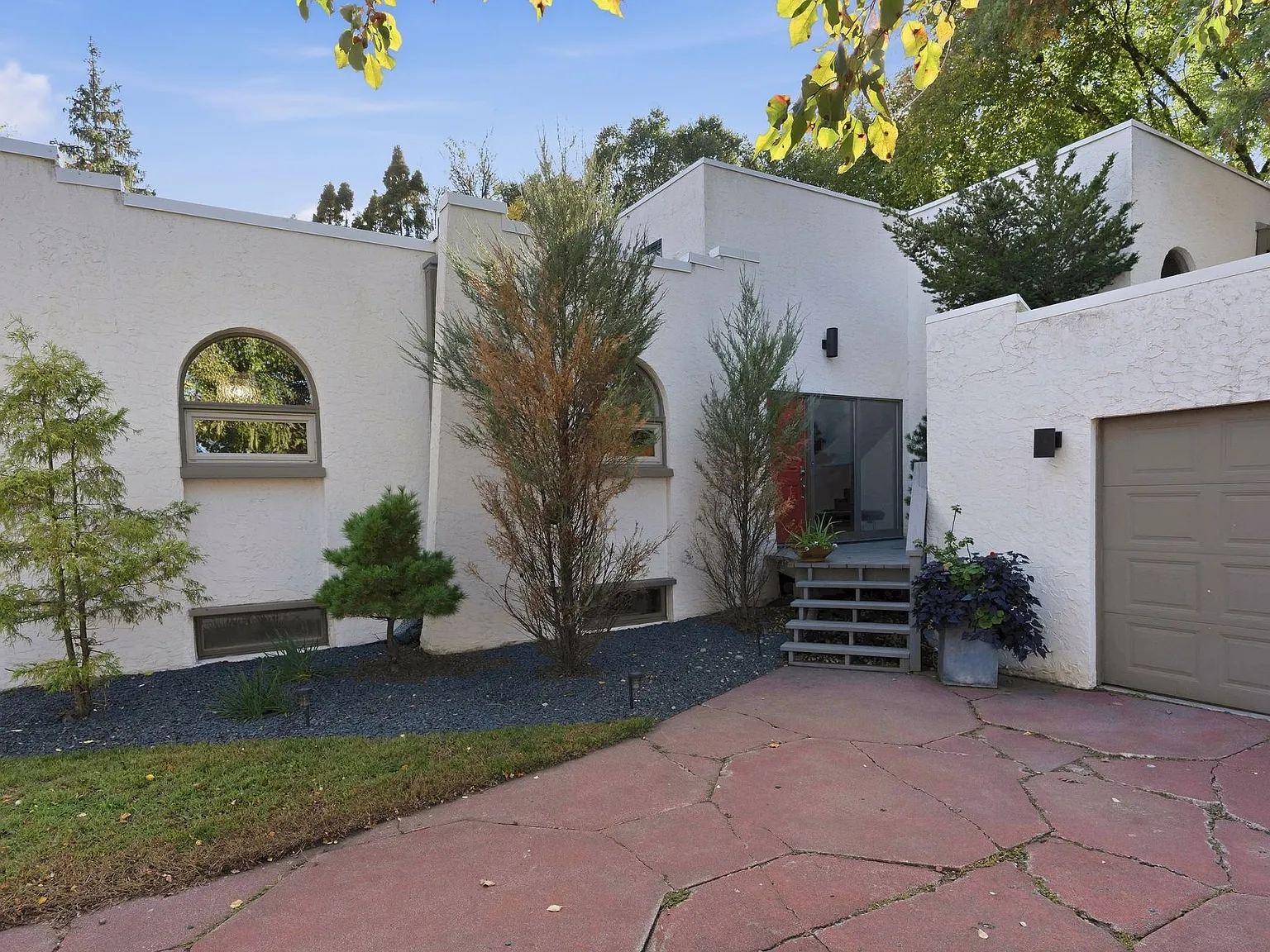 3 bed, 2597 sqft, $4,975 — Photo 3