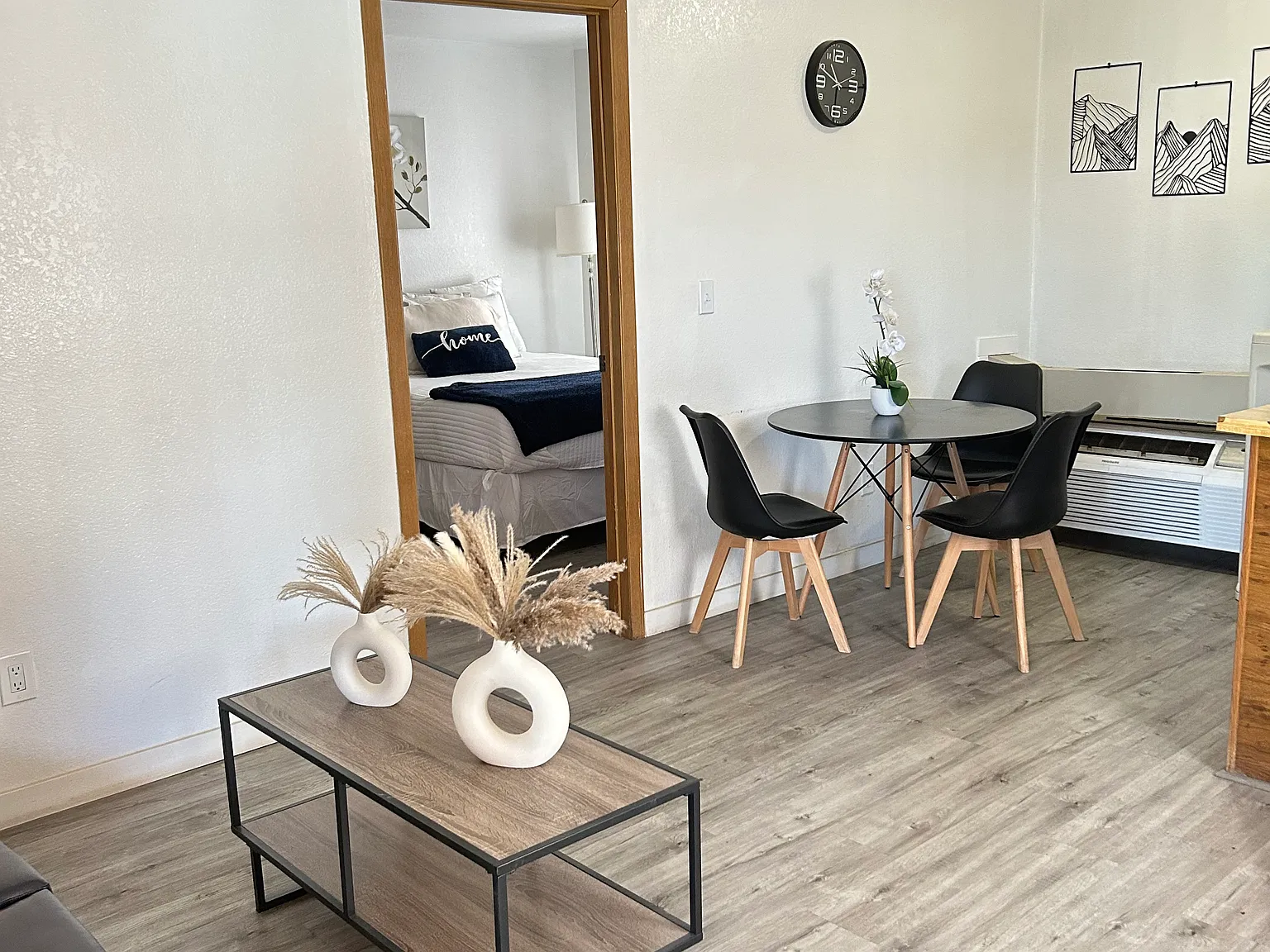 Maverick Apartments — Photo 4