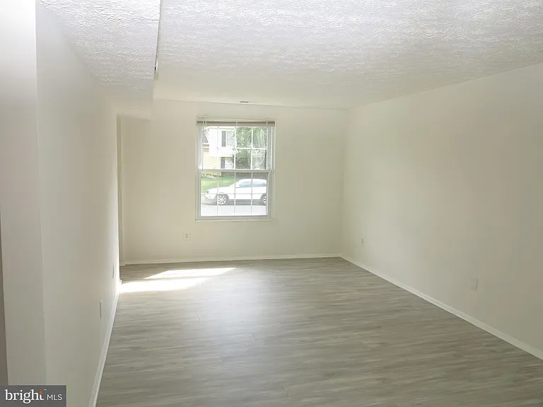 8406 Woodford Ct — Photo 14
