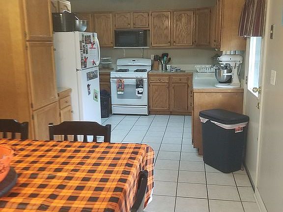 3rd image of 15022 Highland Ave