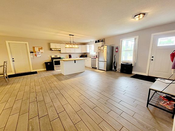 4th image of 46049 Saint Lawrence Dr