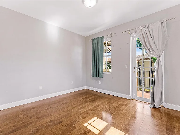 6884 Julia Gardens Dr — Photo 21