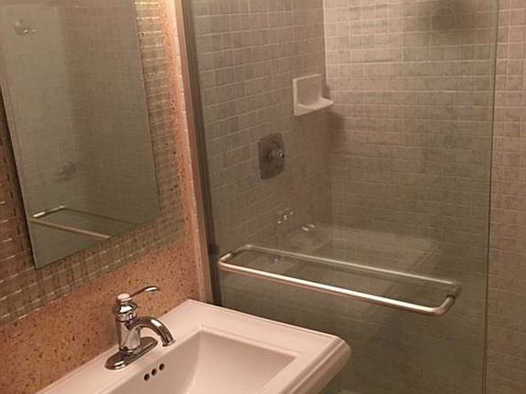2nd image of 2900 NE Forteen Street Cswy #606