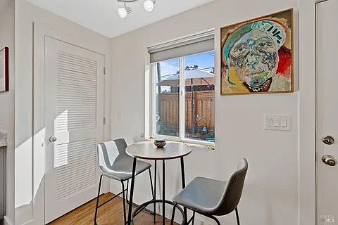 Quaint sit-in kitchen (furniture not included)