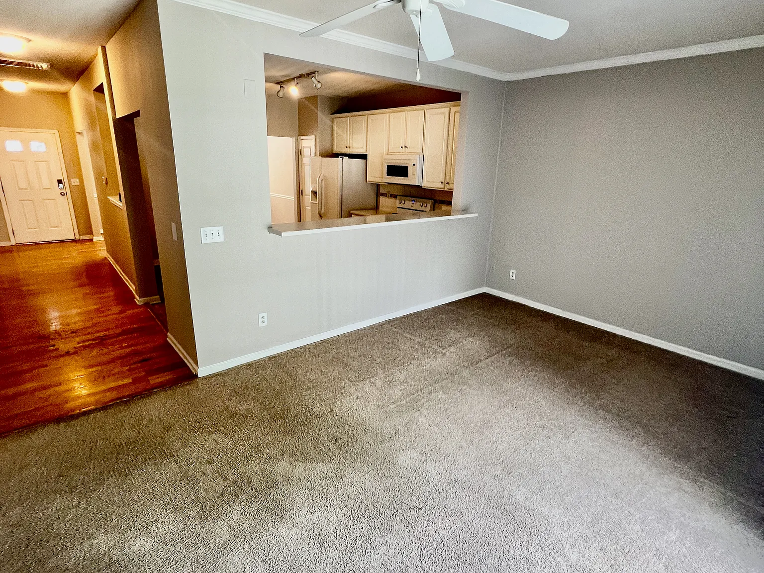 3 bed, 2.5 bath, $1,975 — Photo 3