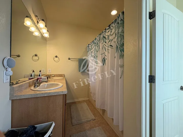 Guest Bathroom 1