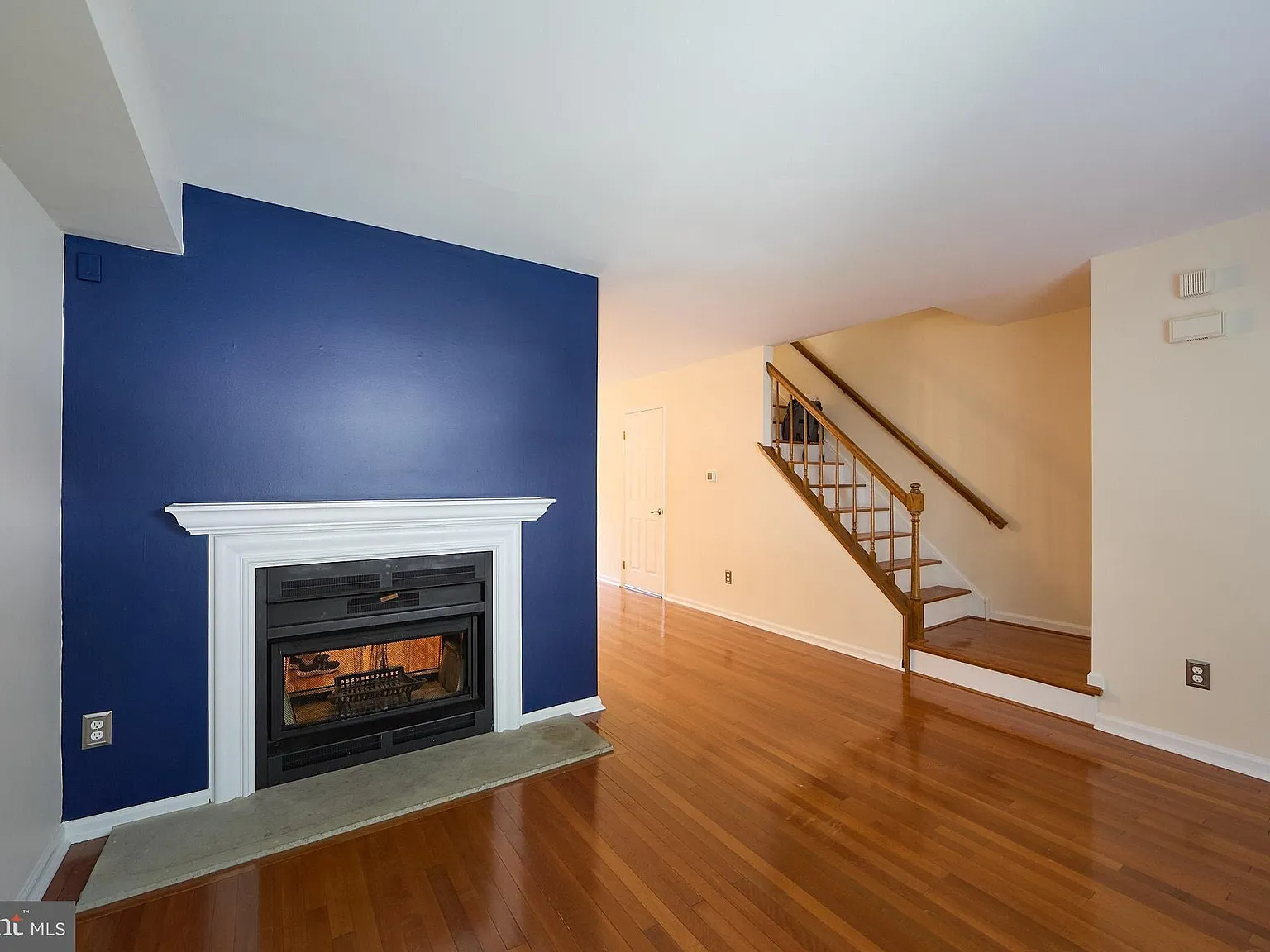 3 bed, 1.5 bath, 1930 sqft, $2,700 — Photo 2