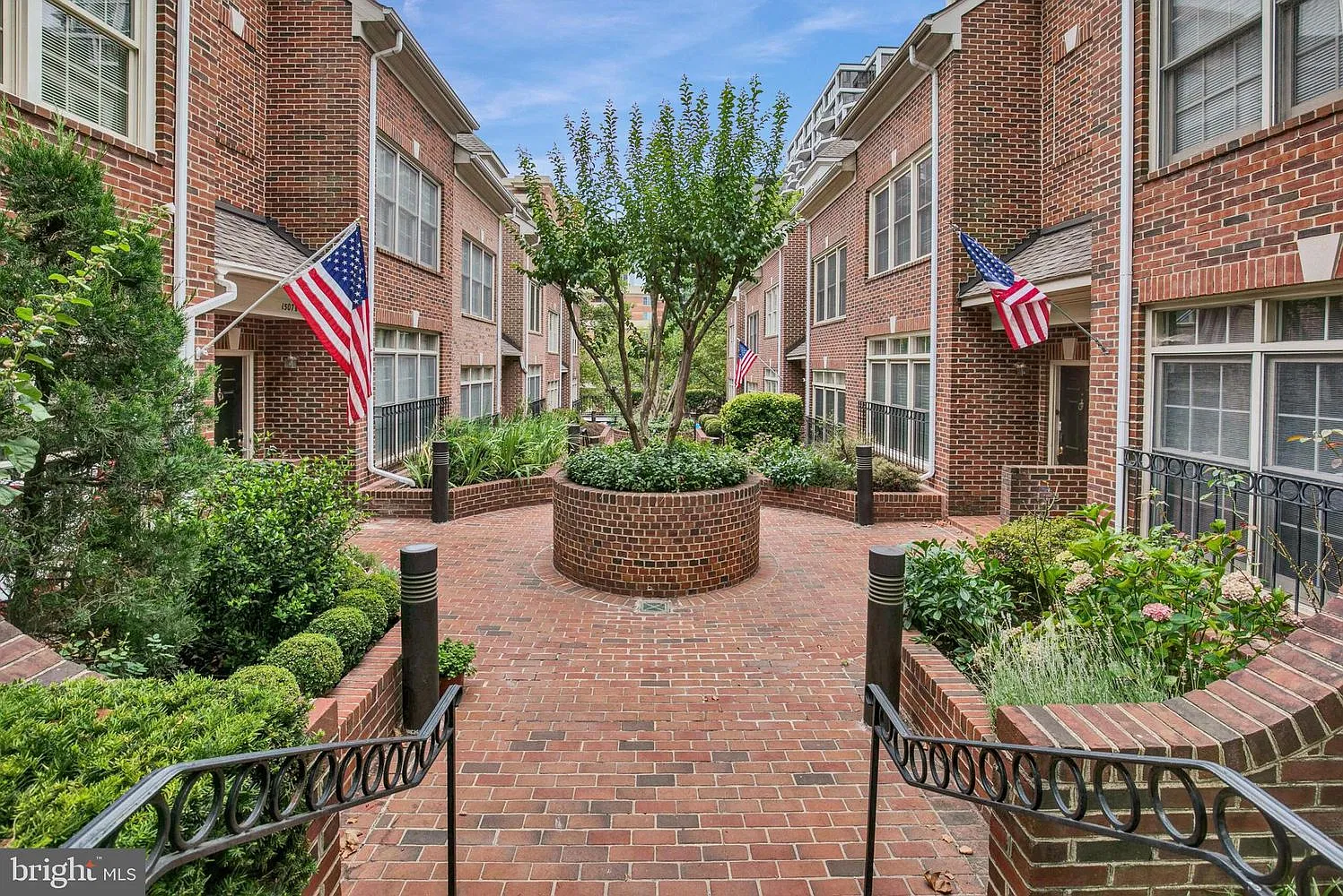 3 bed, 2.5 bath, 1656 sqft, $6,500 — Photo 3