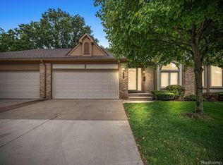 35923 Fierimonte Dr, Clinton Township, MI