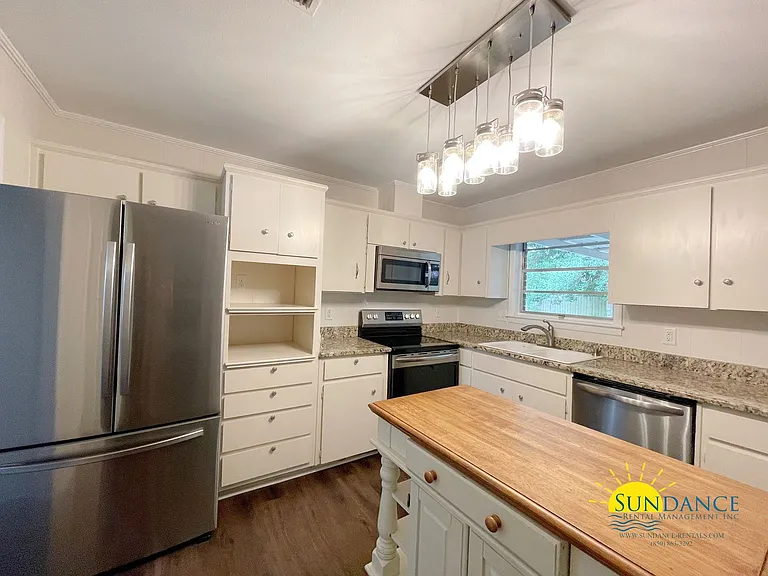 606 Camborne Ave NE — Photo 5