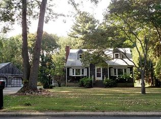 29 Goshen Rd, Waterford, CT 06385
