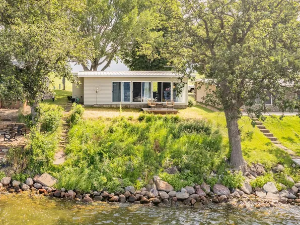 10751 Crowley Ave, Spirit Lake, IA 51360