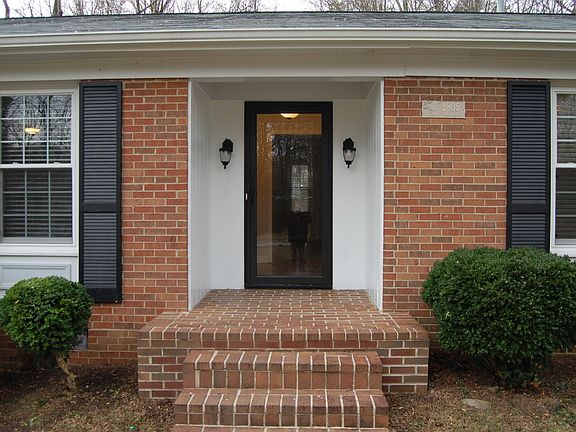 3rd image of 2805 Regents Park Ln