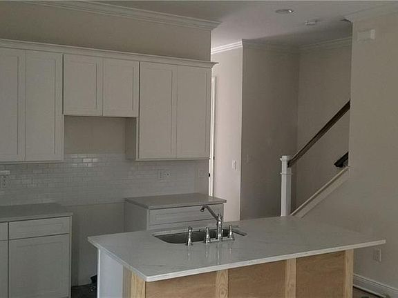 3rd image of 709 W Swann Ave