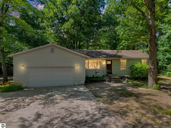 2596 Timber Trl NE, Kalkaska, MI 49646