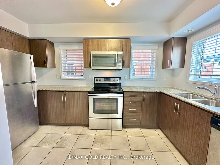2476 Post Rd #11 — Photo 9