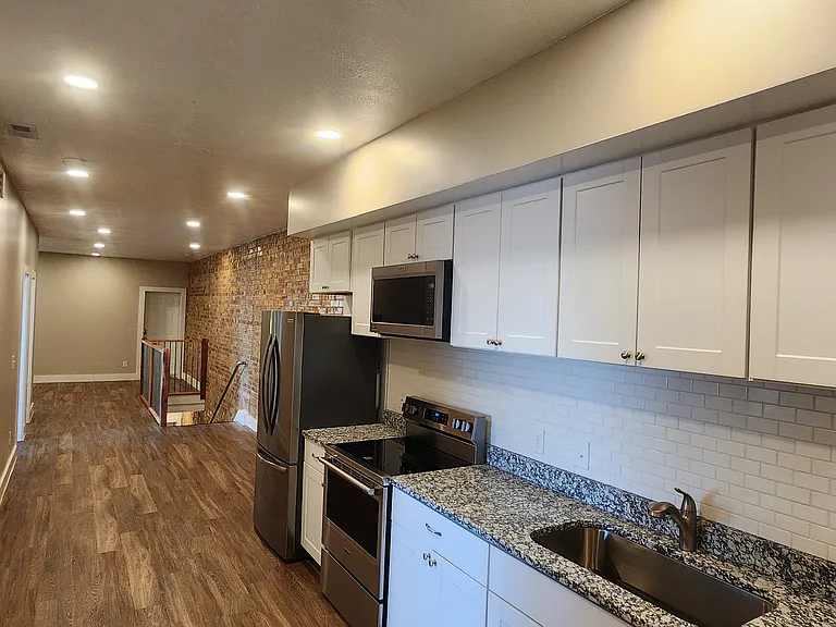 539 E 22nd St #3 — Photo 8