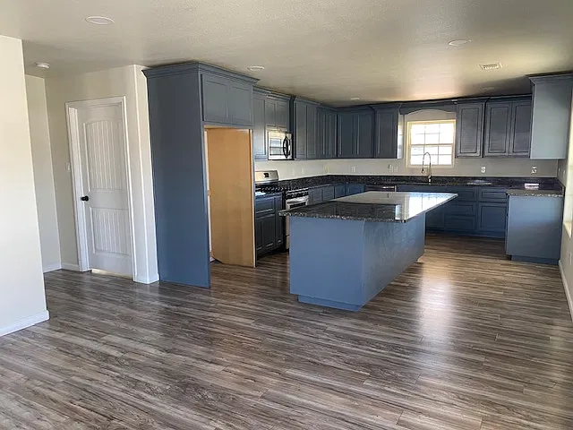 3 bed, 1810 sqft, $2,500 — Photo 3