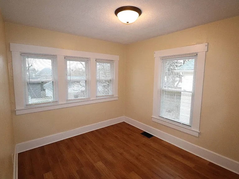 Well-maintained Double with Small Yard — Photo 22