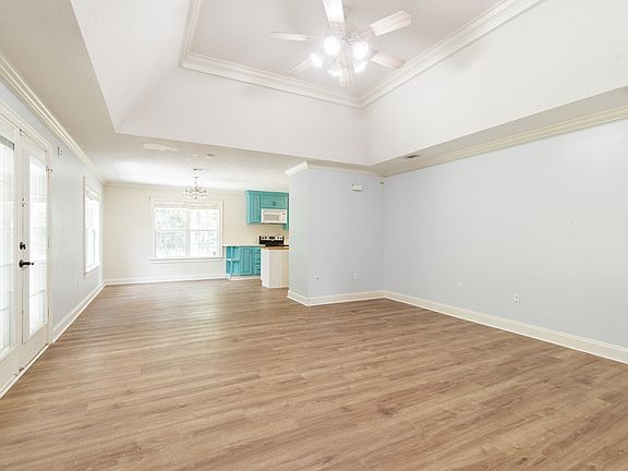 5th image of 4301 Sandy Springs Dr
