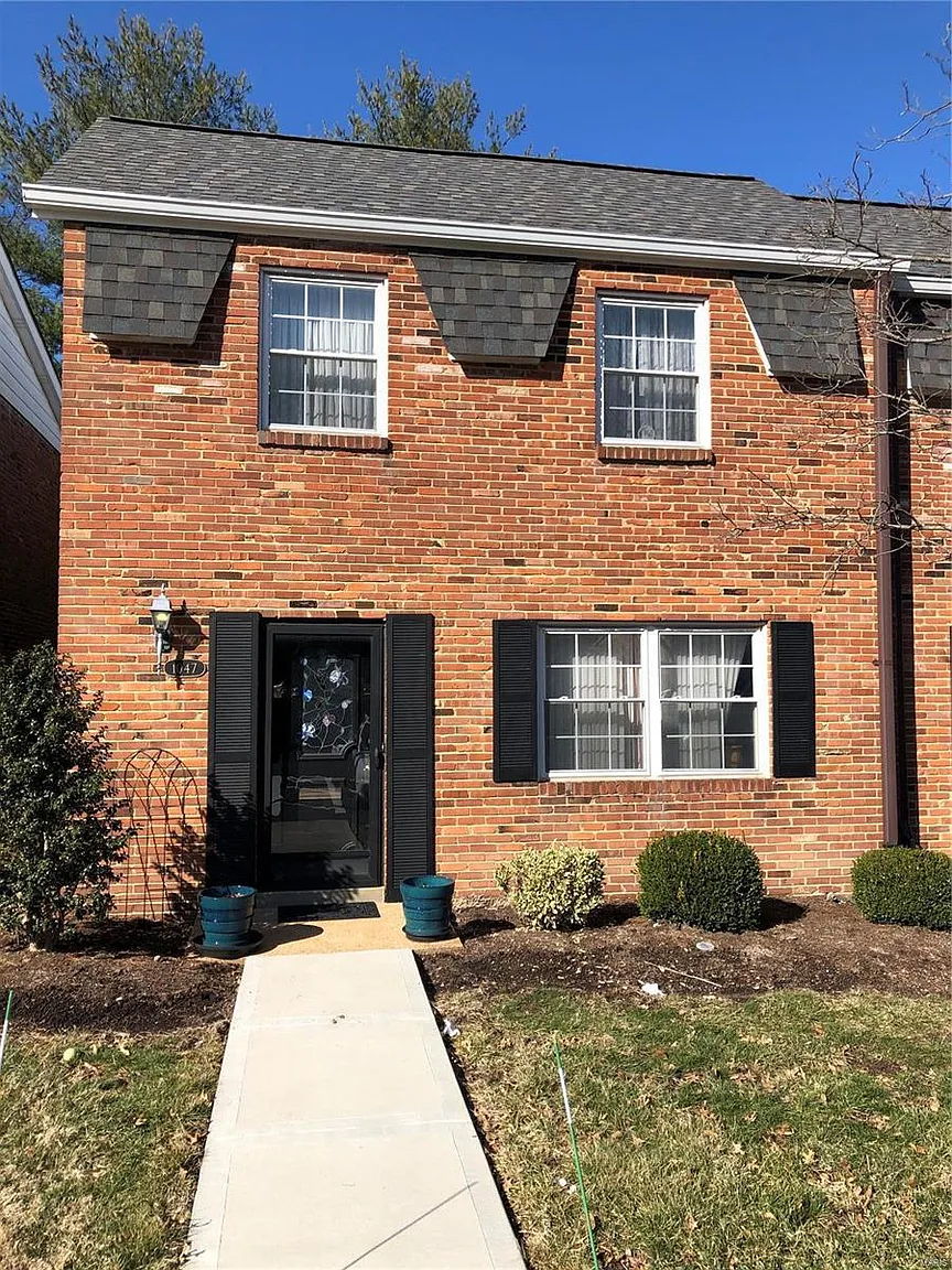 1047 Pinegate Dr photo 1