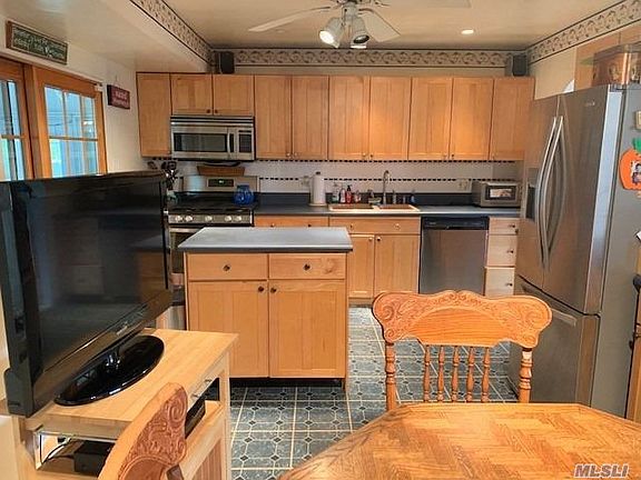 2nd image of 540 Thorn St