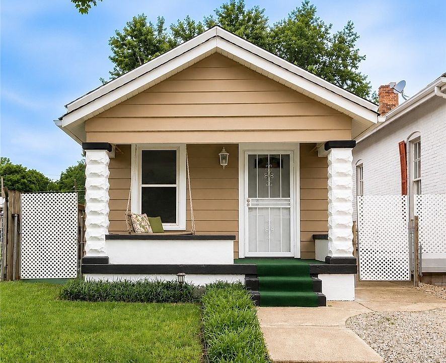 1st image of 943 E Maple Street