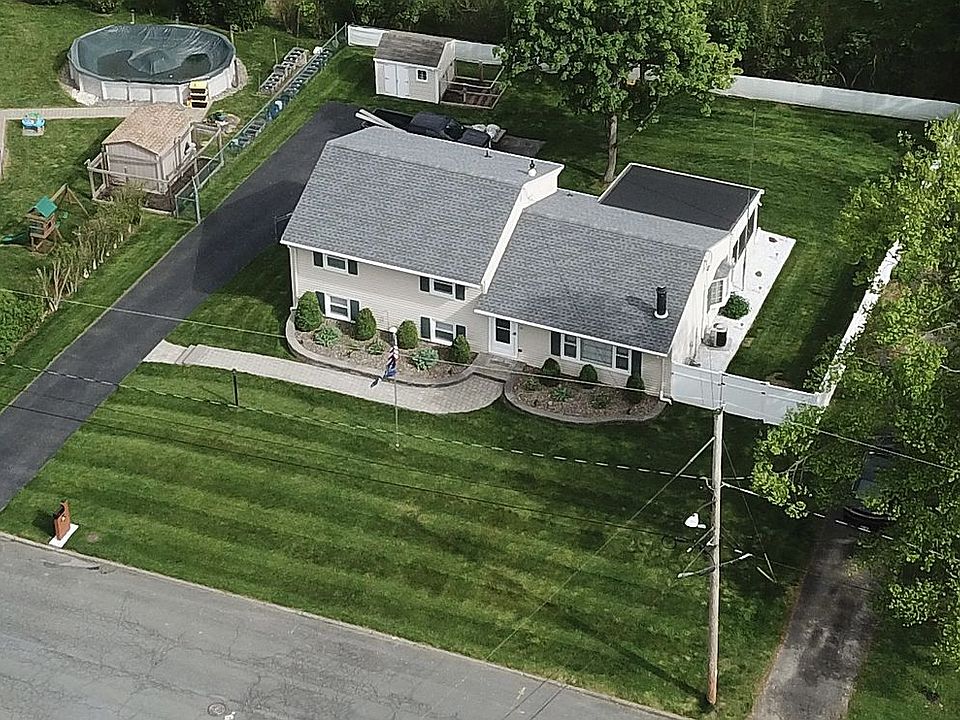 2nd image of 26 Cresthaven Dr