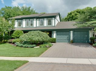 815 W Bauer Rd, Naperville, IL 60563