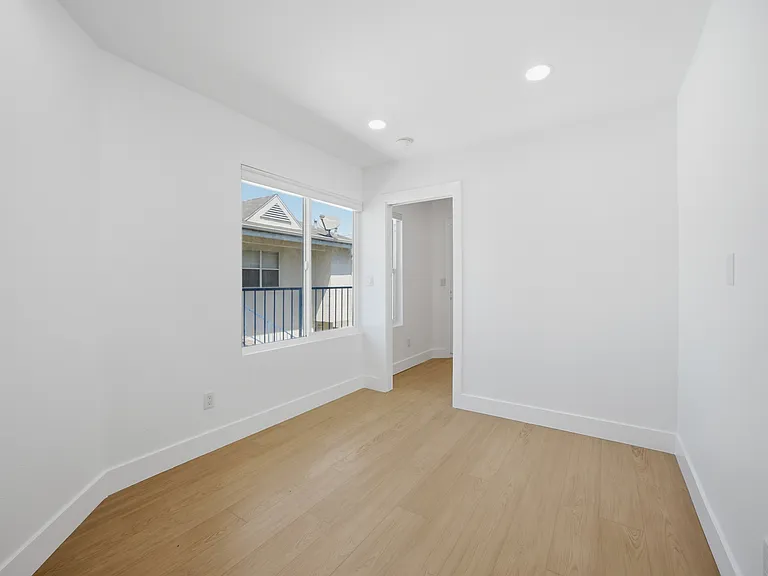 1040 W 165th Pl #3 — Photo 15