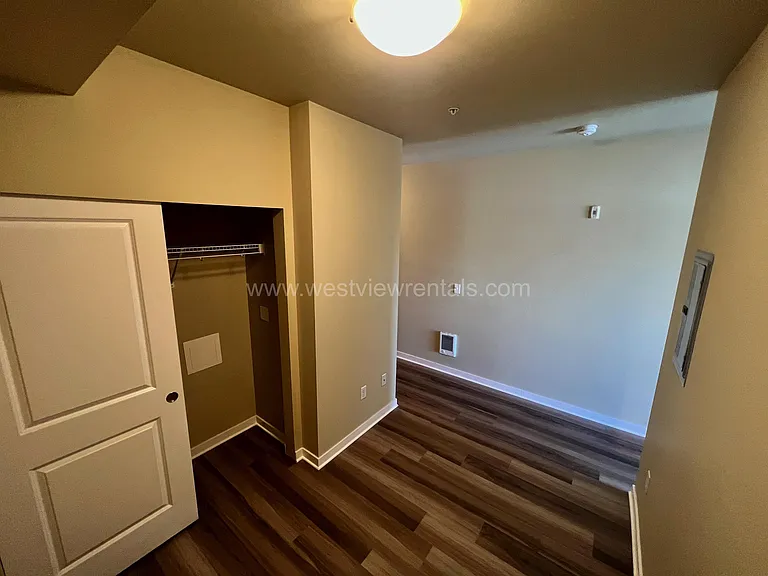 200 E Maple St — Photo 128