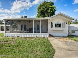 1074 Front St, Welaka, FL 32193
