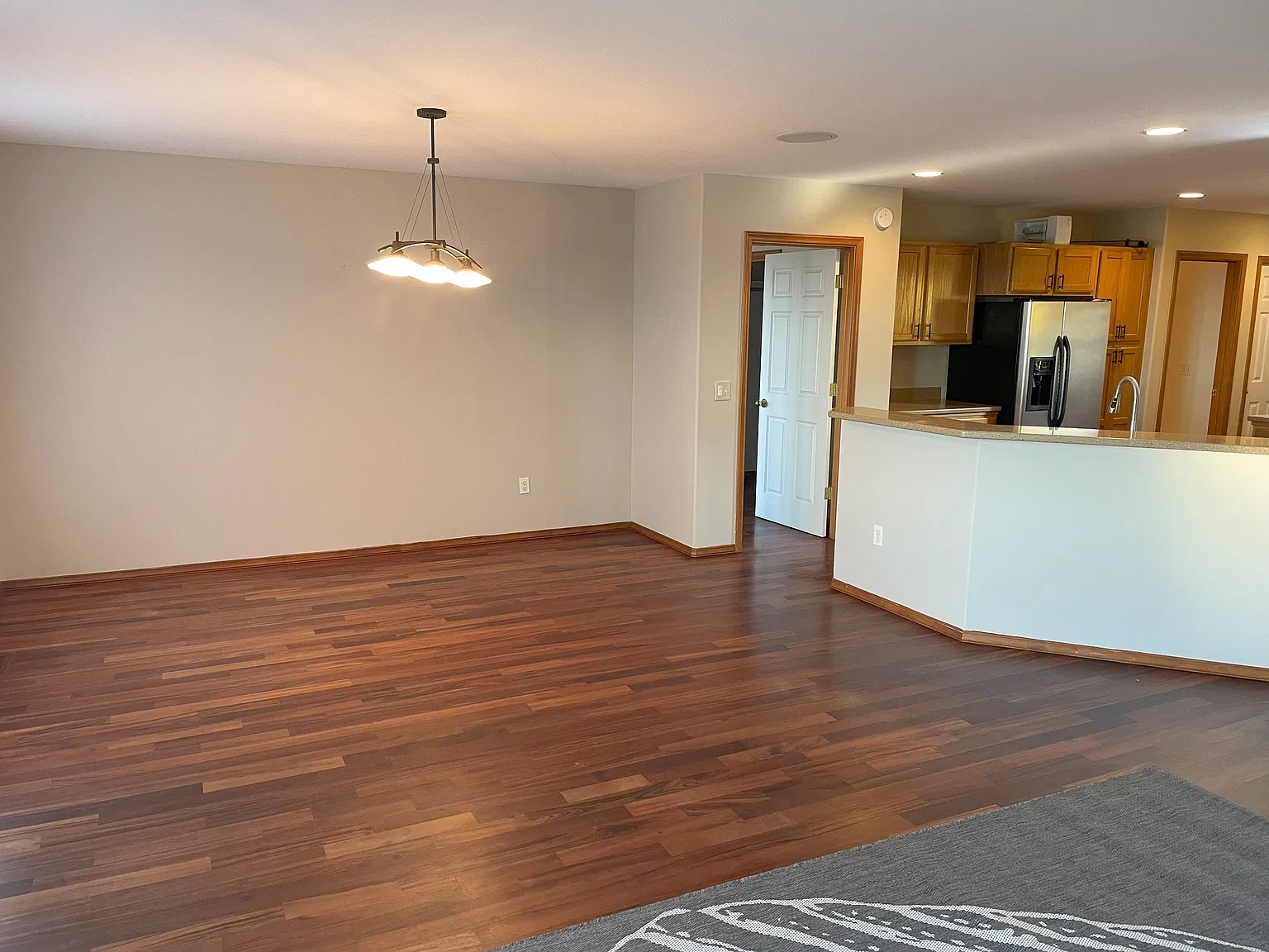 3 bed, 1572 sqft, $2,700 — Photo 2