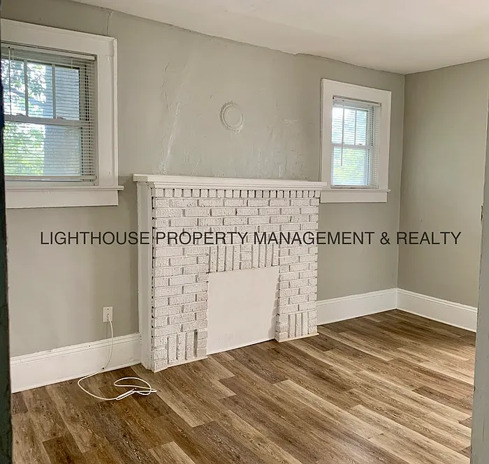 2 bed, 1.0 bath, $1,050 — Photo 2