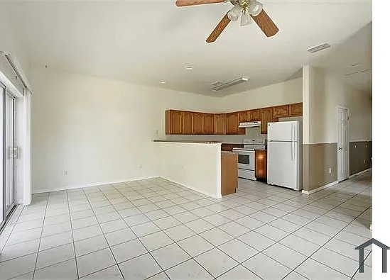 3 bed, 1384 sqft, $2,095 — Photo 3