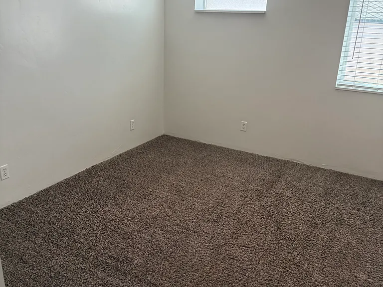 6478 S 2200 W — Photo 8