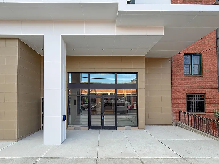 931 Madison St #205 — Photo 23