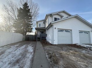106 E Reimer Dr, Hinton, AB T7V 1K1