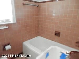 3rd image of 1515 Roselle Ave