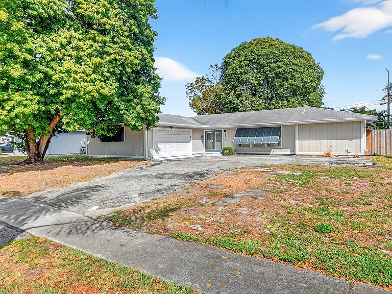 320 Riverdale Rd — Photo 1