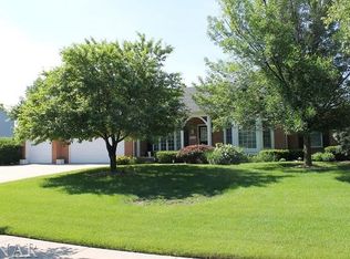 3205 Viney Ln, Bloomington, IL