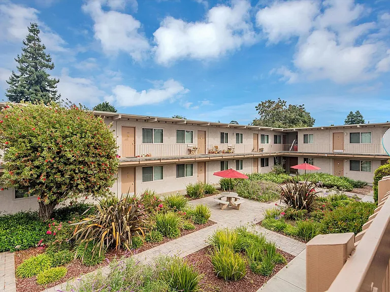 Plum Street Garden Apartments 501 Plum St Capitola, CA 95010 — Photo 14