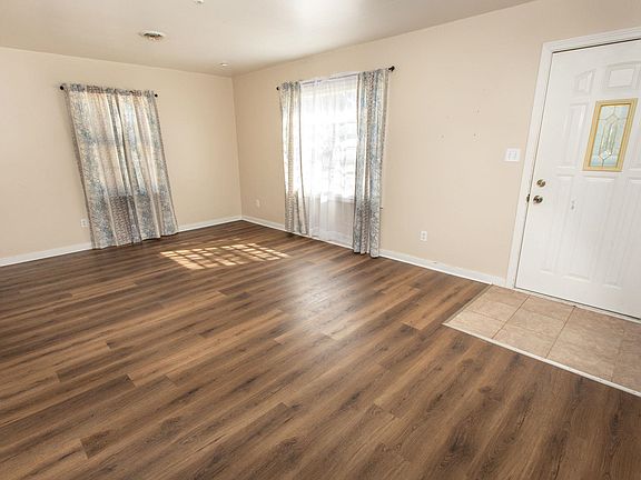 4th image of 1308 W Circle Dr