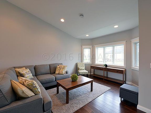 4th image of 4622 44th Ave S
