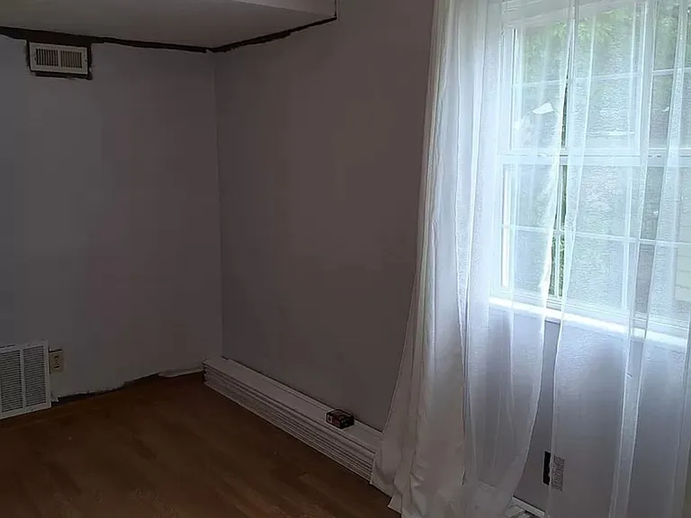 205 N Elm St — Photo 8