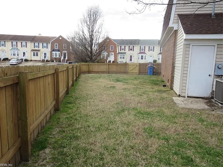 316 San Roman Dr — Photo 2
