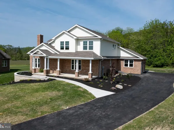 20 Career Ct, Oley, PA 19547