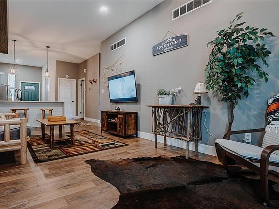 4th image of 807 Russell Blvd